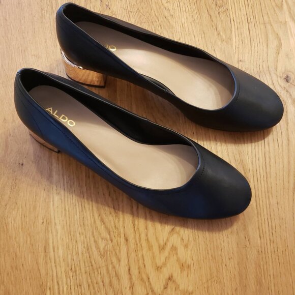Aldo Black Full Leather Shoe with 1.5 inch Rose Gold Heels in size 9 - Picture 2 of 9